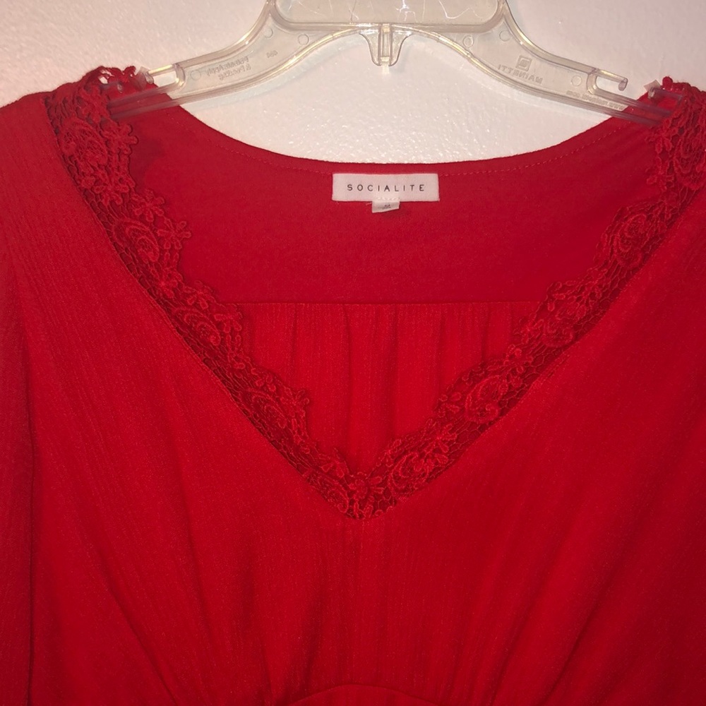 SOCIALITE Red Long Sleeve Lined Flowy V-Neck Dress - Picture 4 of 8